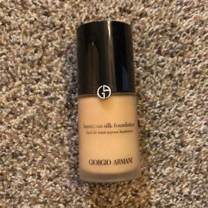Armani Luminous Silk Foundation